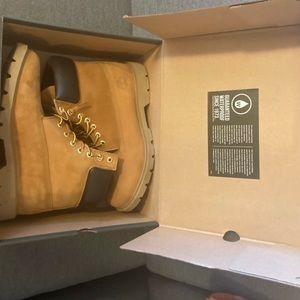 Men’s brand new size 10m timberland boots